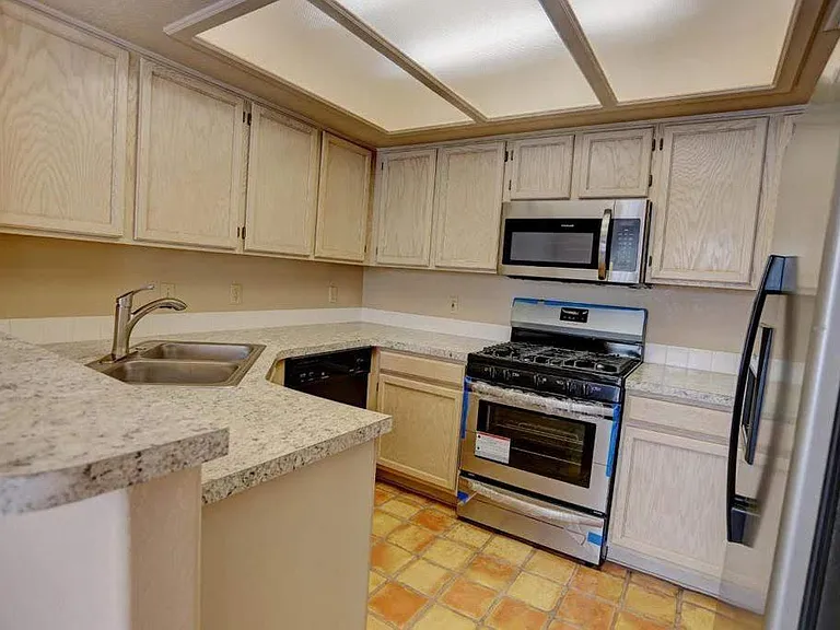 108 N Champagne Pl — Photo 22
