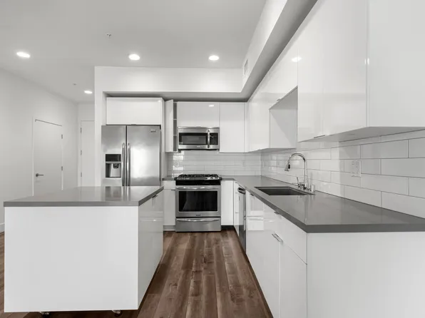 1215 S Bedford