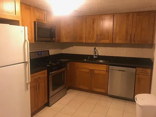 18 Hall St — Photo 2