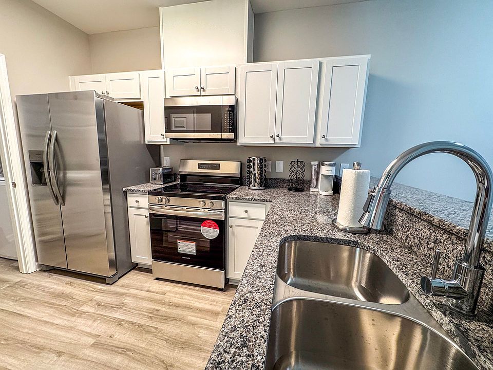 1st image of 2305 Pine Ct S #8606e4e4c