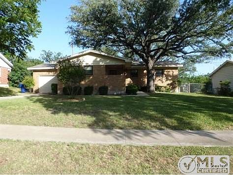 Curbs and large front lawn