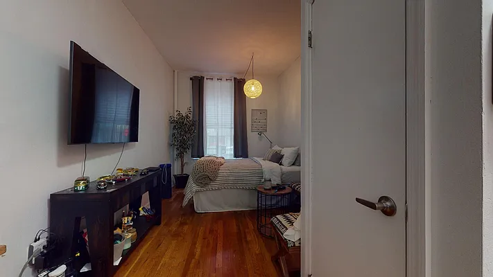 Rented by Bond New York | media 7