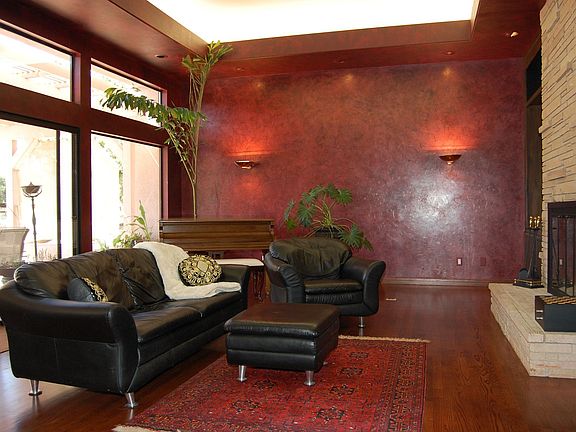 Family Room w/Venetial Plaster Wall