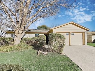 6111 Springwood Dr, Arlington, TX 76001