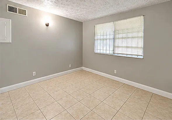 1079 Saint Clair St #5 — Photo 2