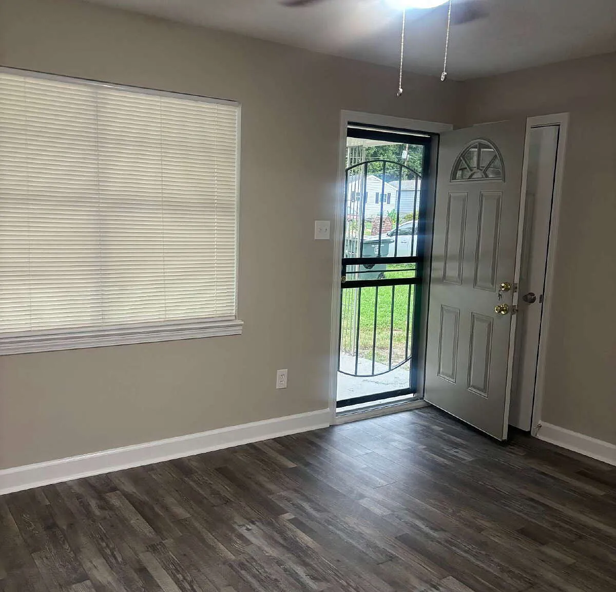 3 bed, 2.0 bath, $1,350 — Photo 2
