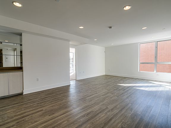 5th image of 10475 Santa Monica Blvd #404