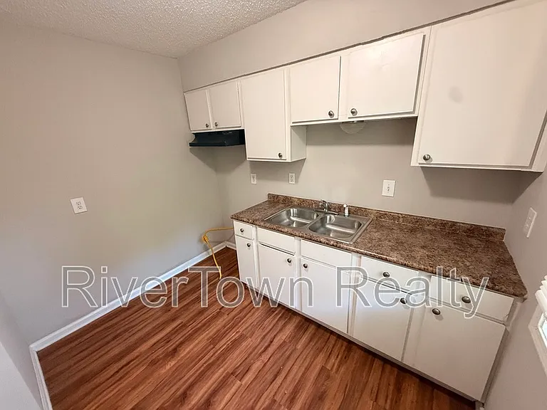 1778 Brown Ave — Photo 6