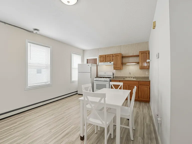 57 Preston St #1R — Photo 6
