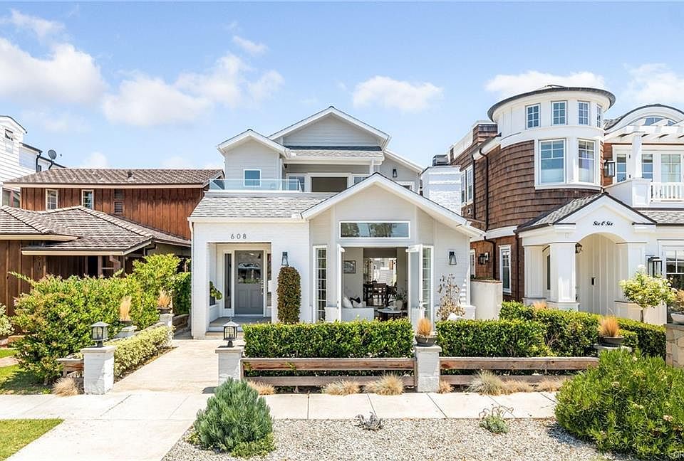 1st image of 608 Acacia Ave