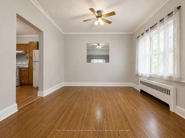 257 Niagara St #A — Photo 6