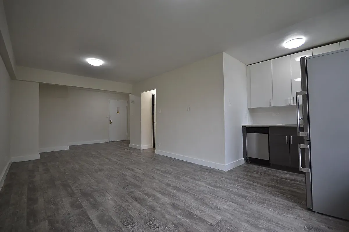 Building Photo - 132-25 Maple Ave #111