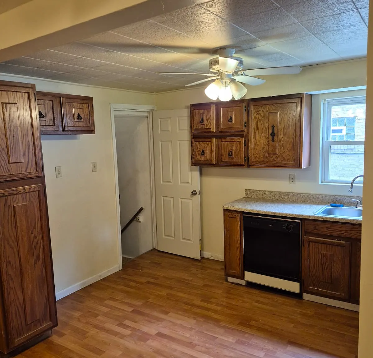 3 bed, 1200 sqft, $1,299 — Photo 3
