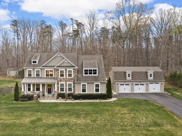 345 Long Meadow Dr, Fredericksburg, VA 22406