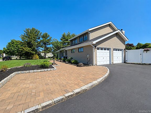 3rd image of 25 Vineyard Way