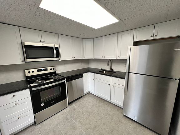 4th image of 100 Willow Bend Ct #102B