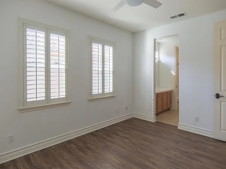 415 N Cedros N — Photo 36