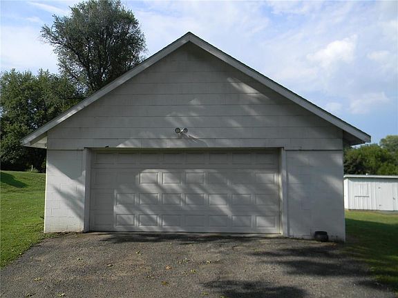 5th image of 727 E Lake Blvd