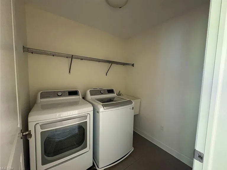 1361 Slate Ct — Photo 15