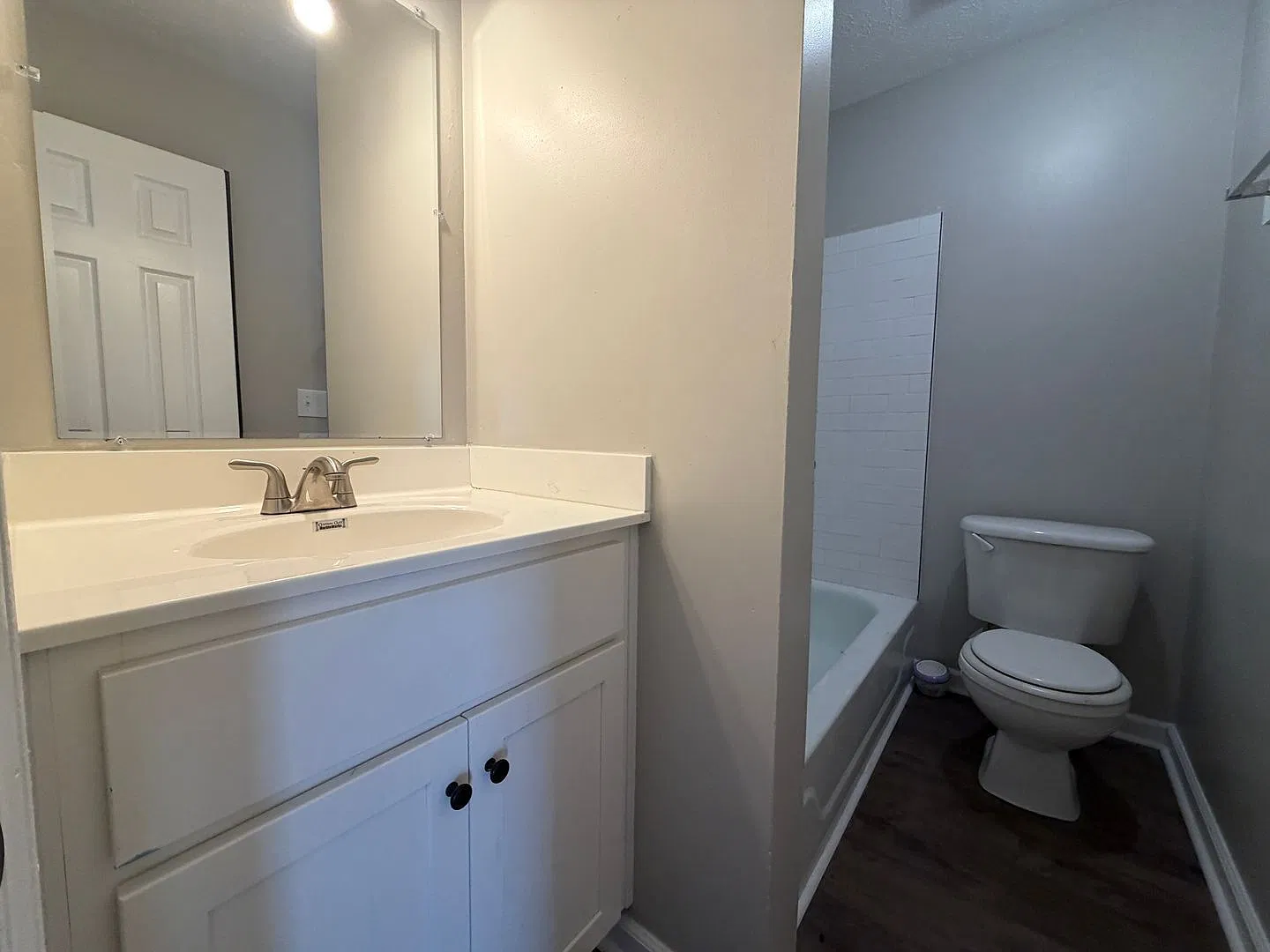 2 bed, 1.0 bath, 900 sqft, $915 — Photo 2
