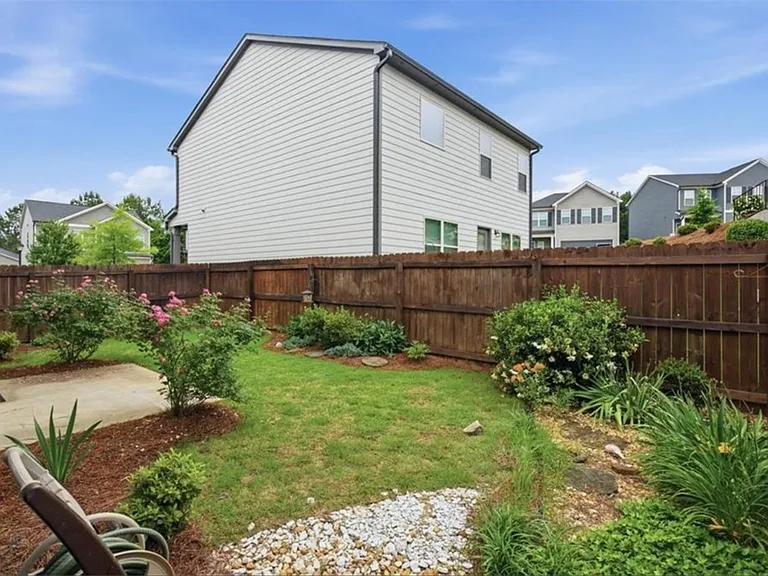 585 Summit Point — Photo 23