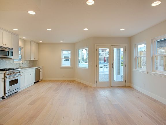 4th image of 119 28th St #A
