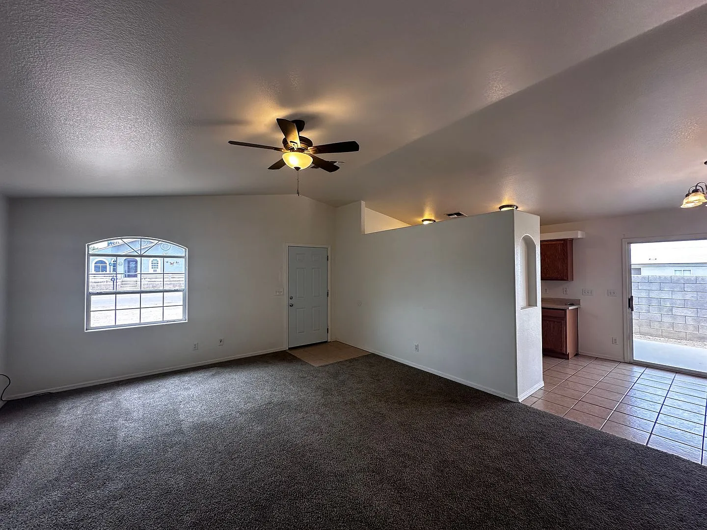 3 Bedroom 2 Bathroom Home — Photo 3