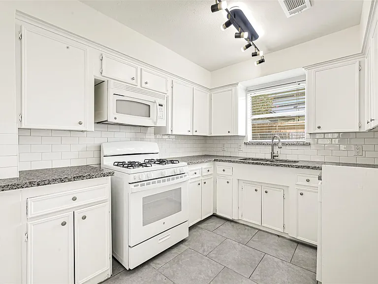 9524 Truscon Dr — Photo 12