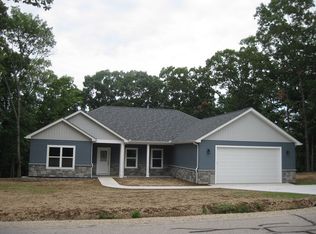 176 Bloomington Dr, Four Seasons, MO 65049