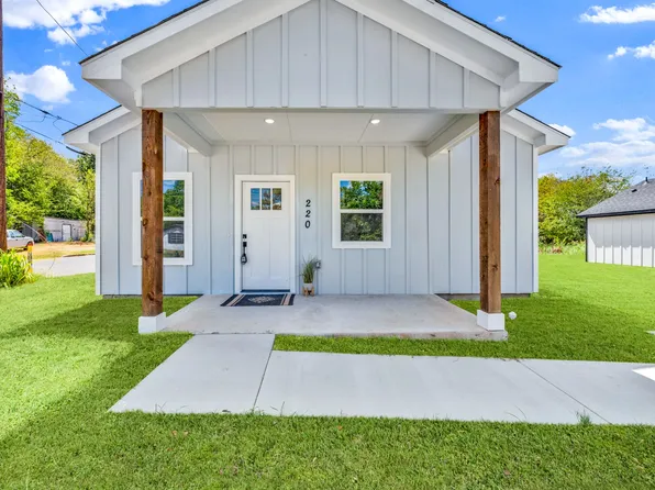 220 Calvert St, Sulphur Springs, TX 75482