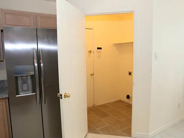 7305 Maplewood Dr — Photo 14