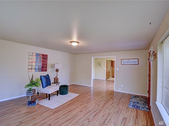 3rd image of 667 Dearborn Ave
