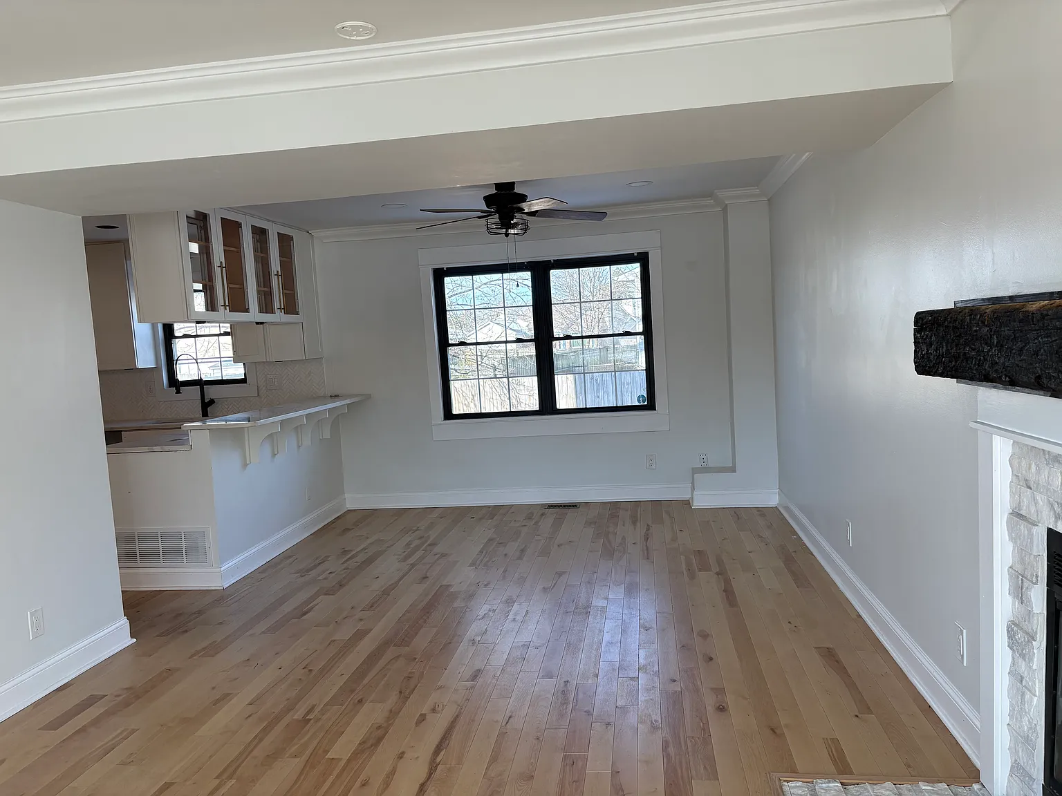 3 bed, 1408 sqft, $2,550 — Photo 2