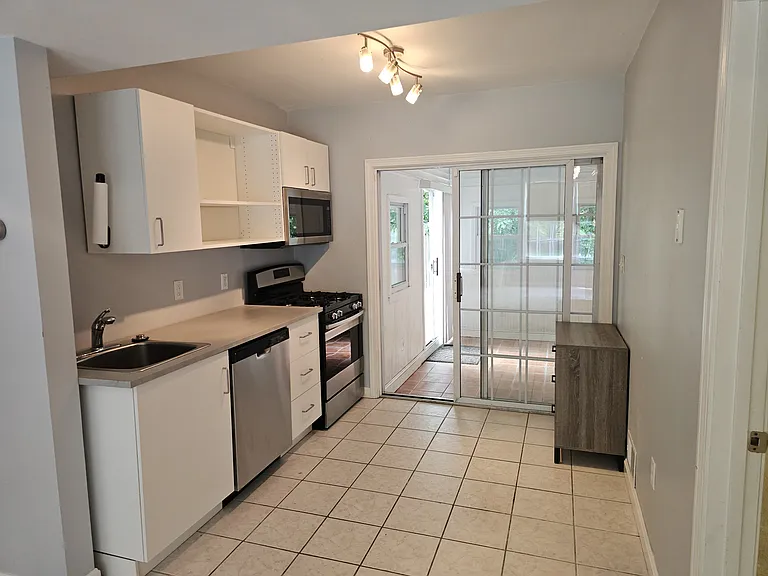 202 Falls Blvd — Photo 9