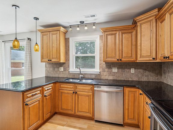 5th image of 11225 Coachman Cir