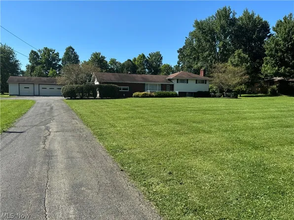 5787 E Calla Rd, New Middletown, OH 44442