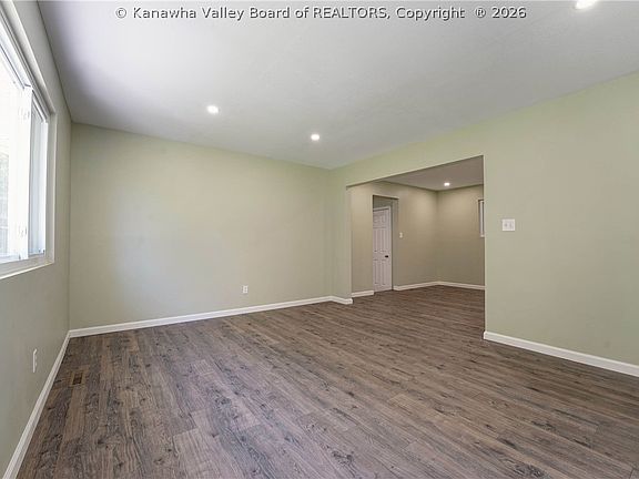 3rd image of 303 Rocky Step Rd