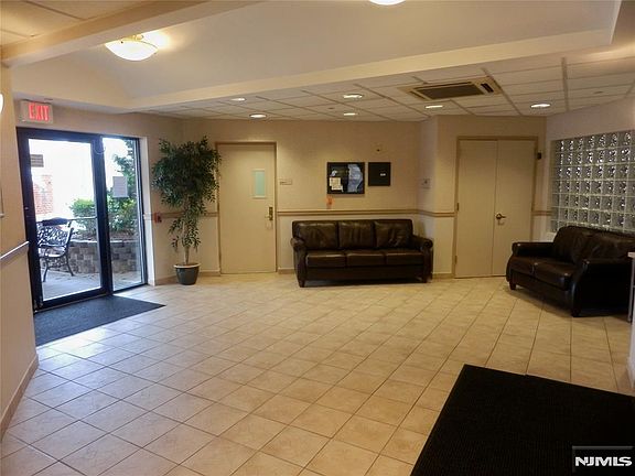 4th image of 189 Forest Avenue #307