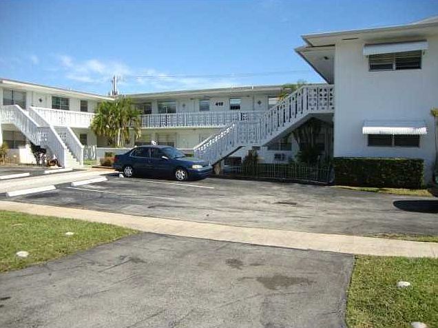 1st image of 419 S Crescent Dr APT 14