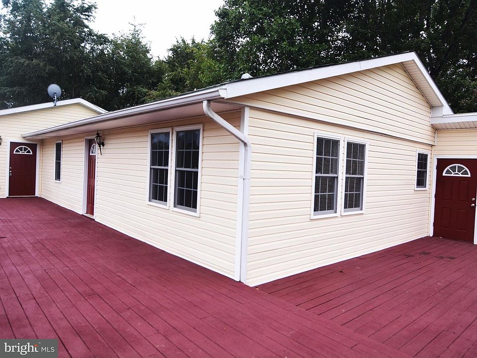 1st image of 525 Sanford Dr