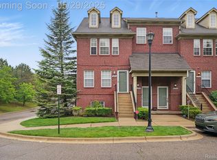 23340 Poplar Dr, Southfield, MI 48075