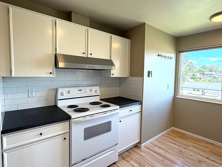 2663 Thorndyke Ave W #402 — Photo 8