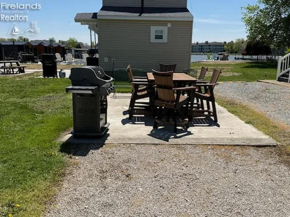 2306 River Ave, Sandusky, OH 44870