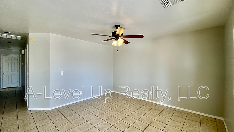 3 bed, 2.0 bath, 1100 sqft, $1,500 — Photo 4