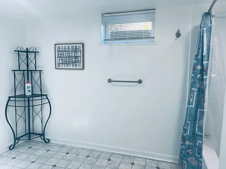1302 Staunton Ave NW — Photo 9