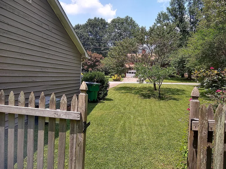 172 Kathryn Dr — Photo 12