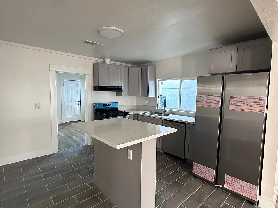 1236 N Mariposa Ave #1236
