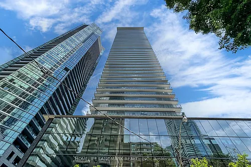 33 Charles St E Photo 1