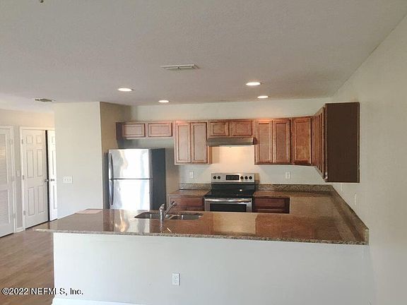 4th image of 9493 Thorn Glen Rd