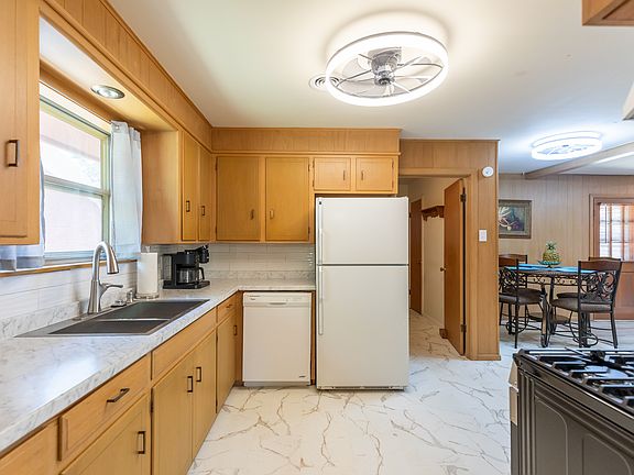 5th image of 2609 Madison Ave